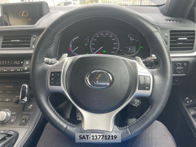 Lexus CT 2011-01 8438346-14