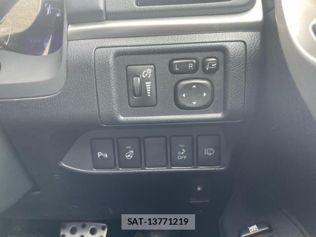 Lexus CT 2011-01 8438346-18