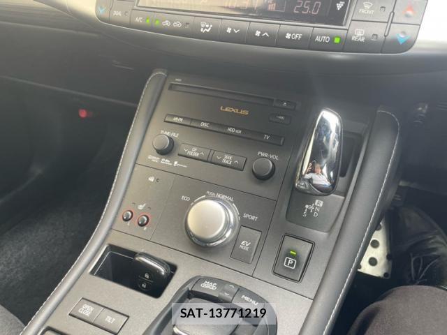 Lexus CT 2011-01 8438346-21