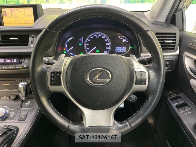 Lexus CT 2011-02 8438344-11