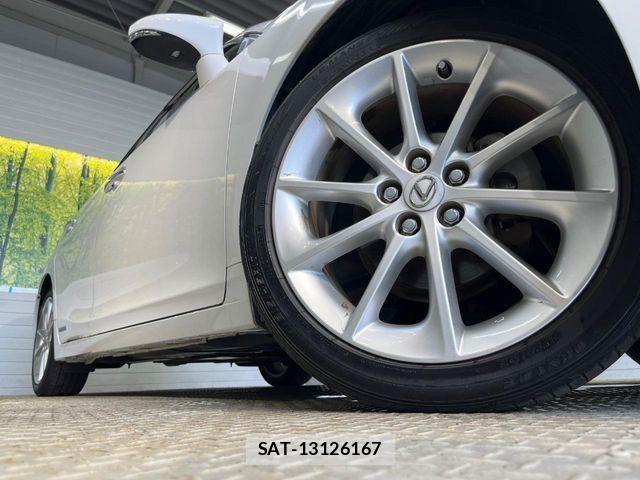 Lexus CT 2011-02 8438344-12