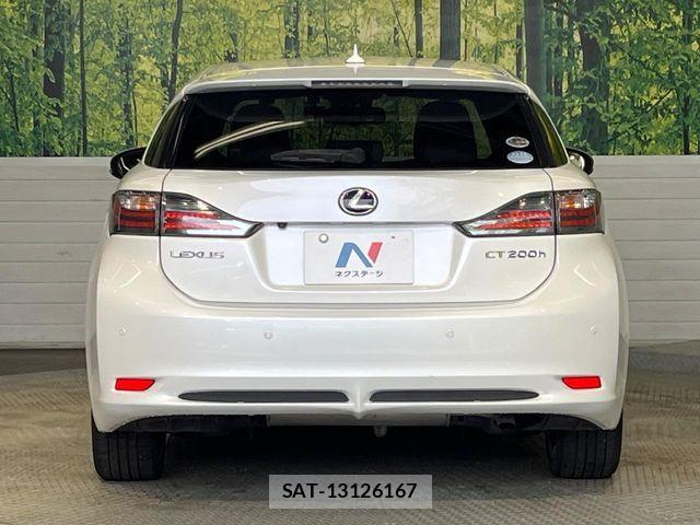 Lexus CT 2011-02 8438344-14