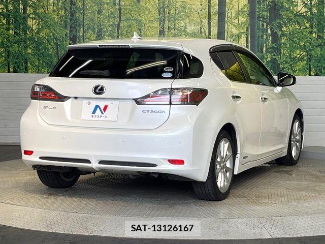 Lexus CT 2011-02 8438344-16