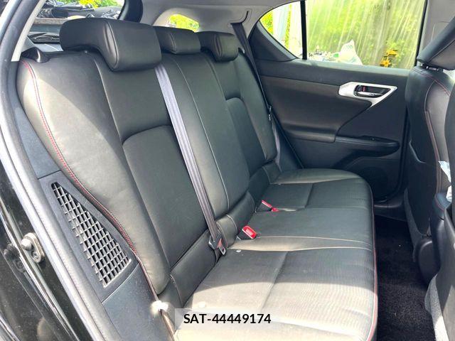 Lexus CT 2013-03 8438338-10