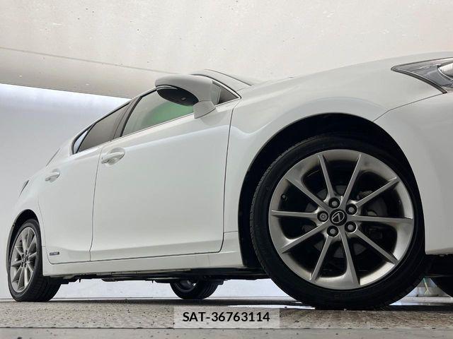 Lexus CT 2013-12 8457794-13