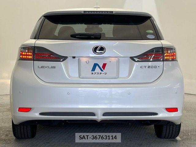 Lexus CT 2013-12 8457794-15