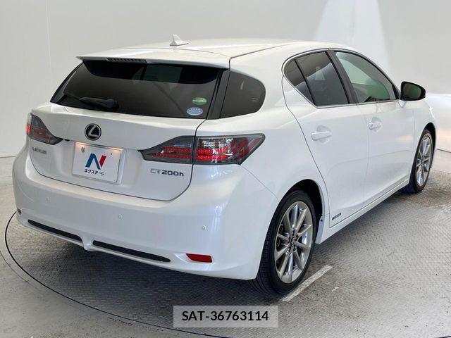 Lexus CT 2013-12 8457794-17