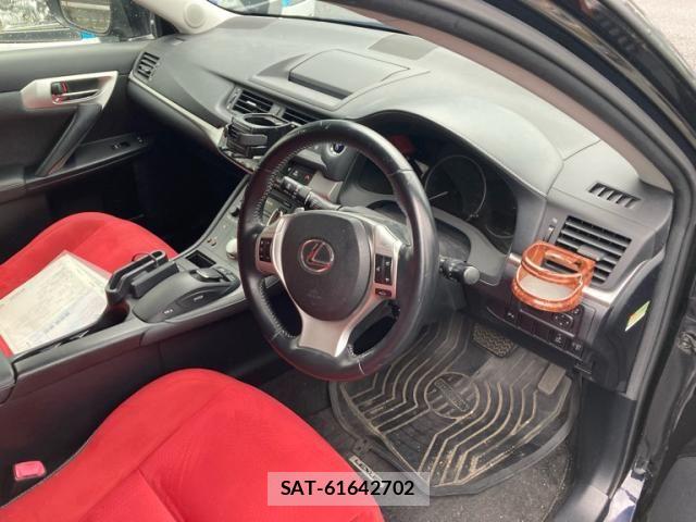 Lexus CT 2011-07 8457796-10