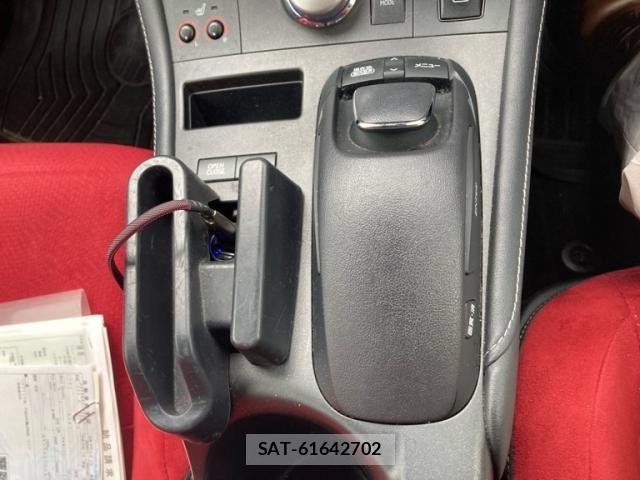 Lexus CT 2011-07 8457796-14
