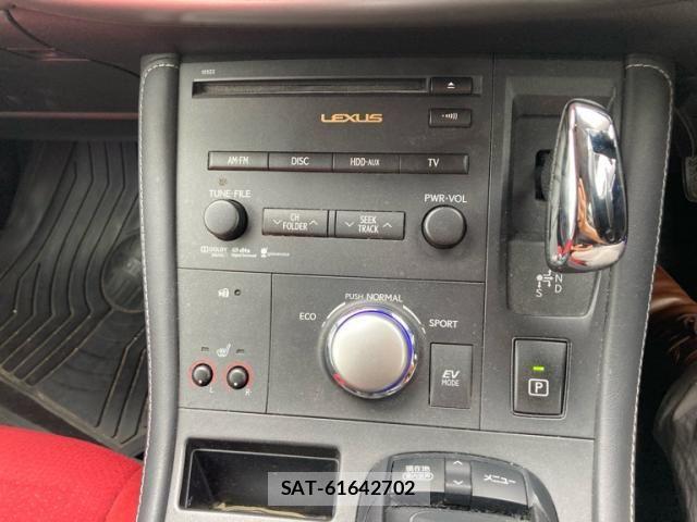 Lexus CT 2011-07 8457796-15