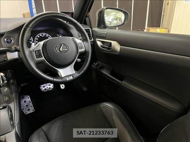 Lexus CT 2012-02 8525486-11