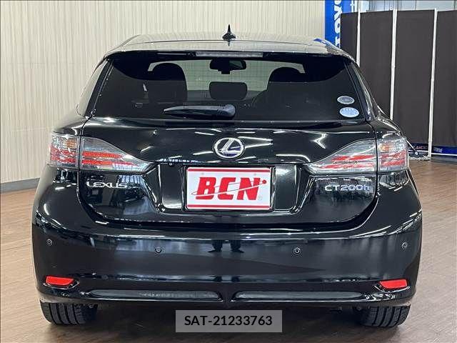 Lexus CT 2012-02 8525486-5