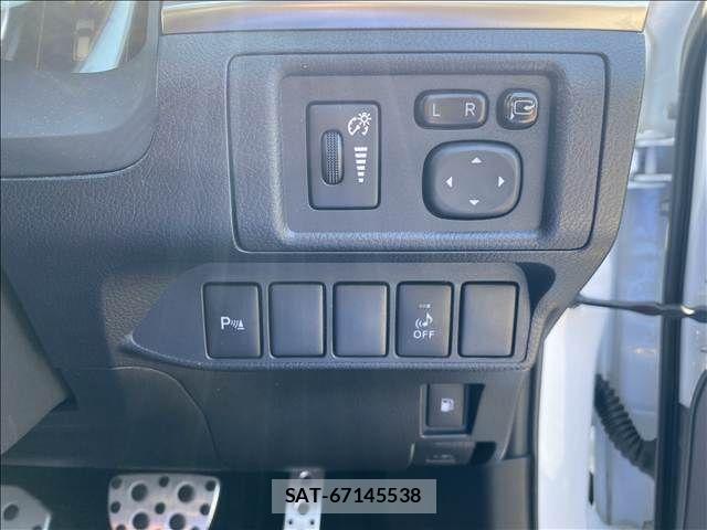 Lexus CT 2015-05 8525483-10