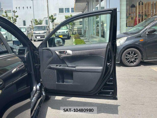 Lexus CT 2014-06 8659895-25