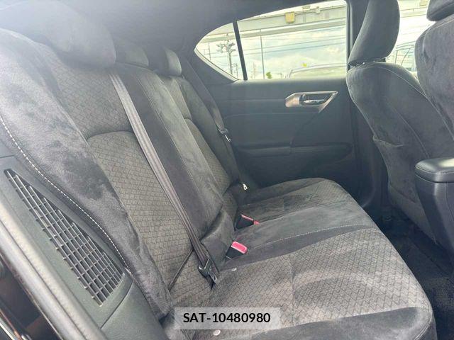 Lexus CT 2014-06 8659895-26