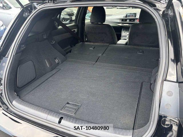 Lexus CT 2014-06 8659895-28