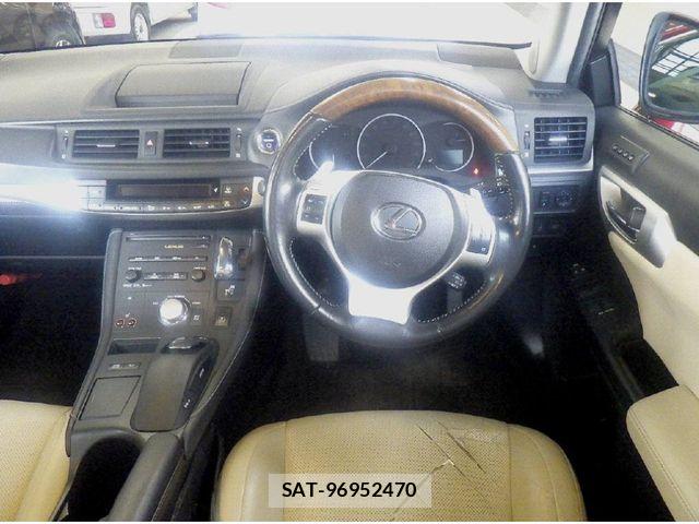 Lexus CT 2015-07 8659894-2