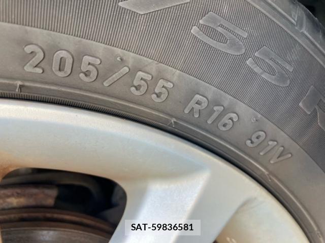 Lexus CT 2012-08 8685828-11