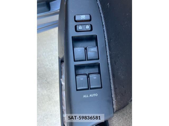 Lexus CT 2012-08 8685828-12