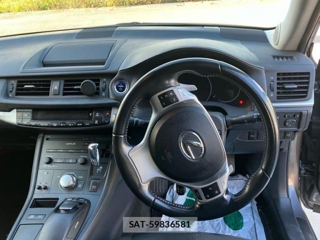 Lexus CT 2012-08 8685828-15