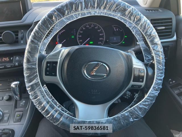 Lexus CT 2012-08 8685828-17