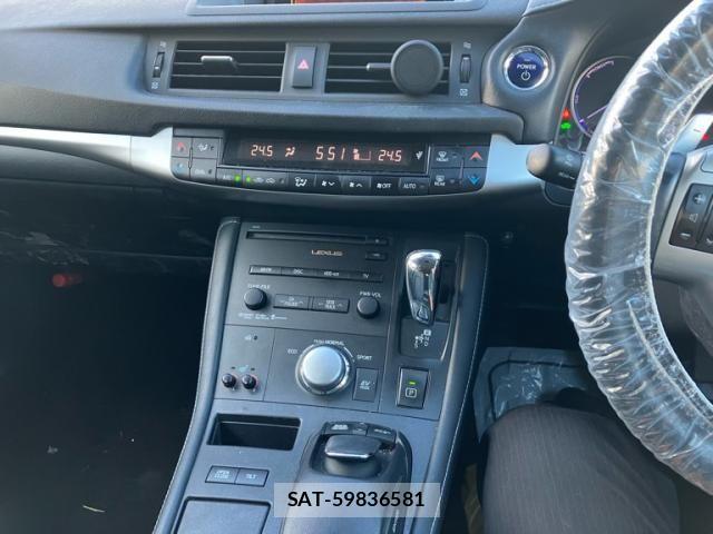 Lexus CT 2012-08 8685828-19