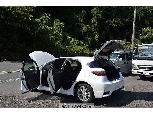 Lexus CT 2017-07 8685826-25
