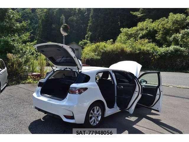 Lexus CT 2017-07 8685826-27