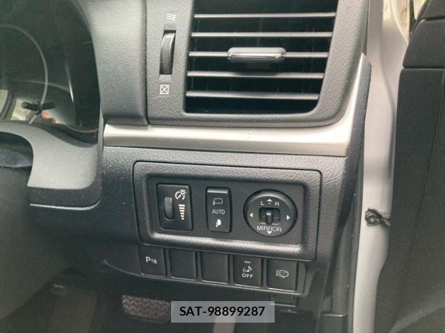 Lexus CT 2012-07 8743357-12