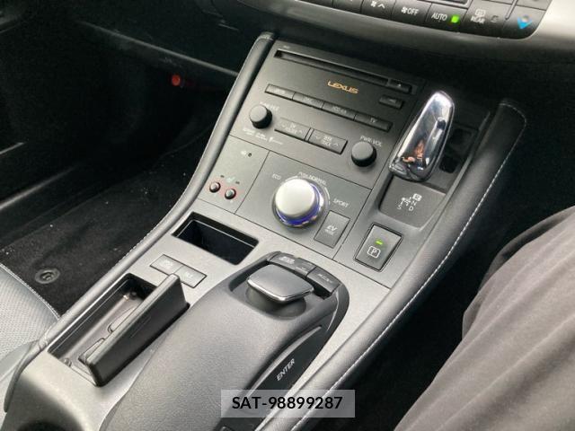 Lexus CT 2012-07 8743357-13