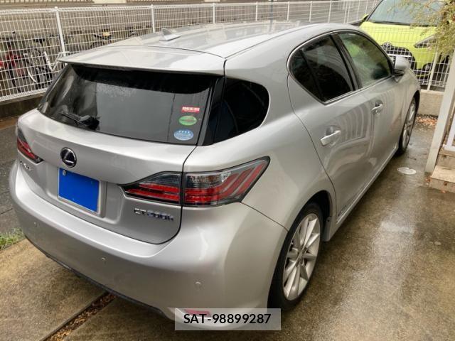 Lexus CT 2012-07 8743357-1