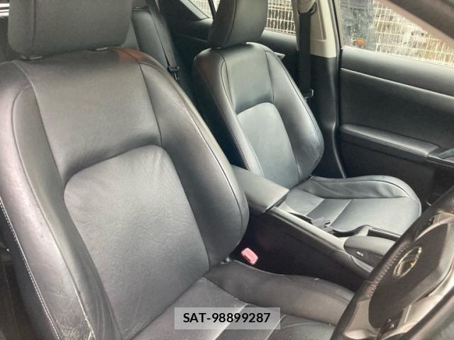 Lexus CT 2012-07 8743357-6