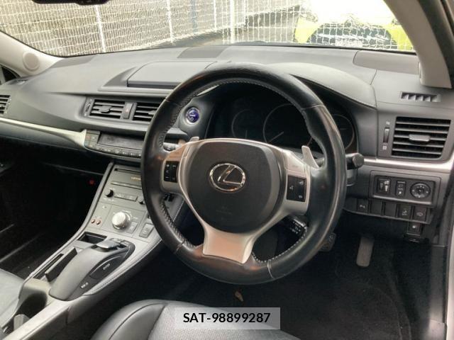 Lexus CT 2012-07 8743357-8