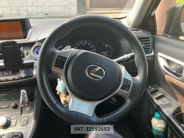 Lexus CT 2011-09 8743365-16