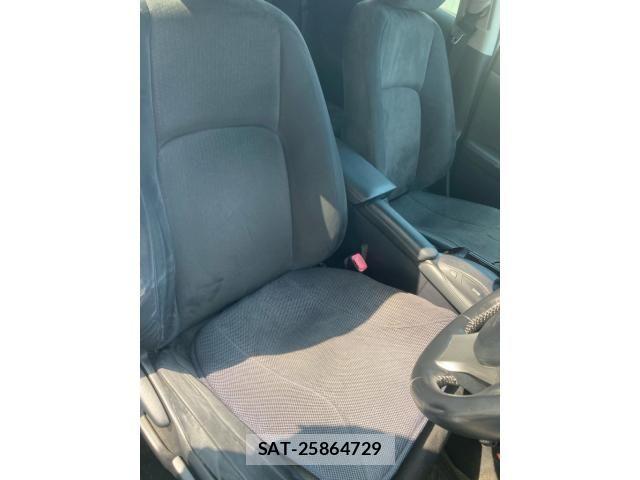 Lexus CT 2011-08 8743359-11