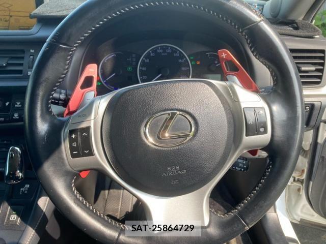 Lexus CT 2011-08 8743359-12