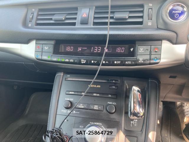 Lexus CT 2011-08 8743359-16