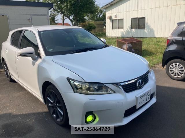 Lexus CT 2011-08 8743359-2