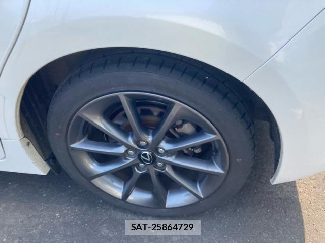 Lexus CT 2011-08 8743359-5