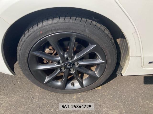 Lexus CT 2011-08 8743359-8