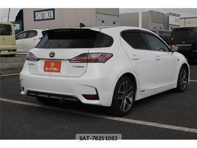 Lexus CT 2015-07 8743355-15
