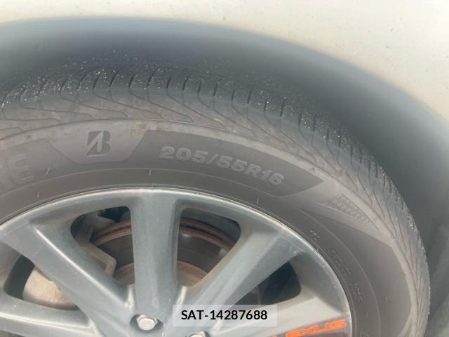 Lexus CT 2011-10 8743358-9