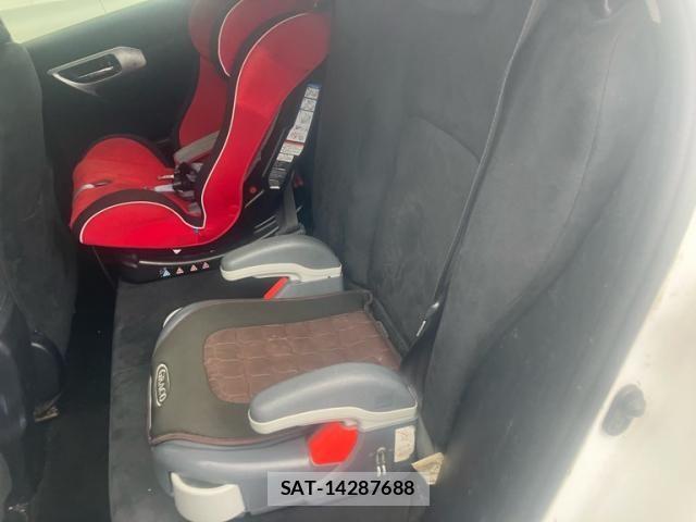 Lexus CT 2011-10 8743358-13
