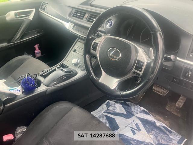 Lexus CT 2011-10 8743358-14