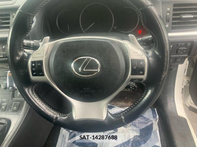 Lexus CT 2011-10 8743358-15