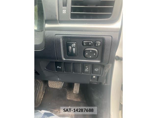 Lexus CT 2011-10 8743358-19