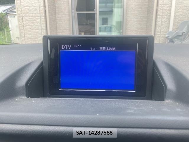 Lexus CT 2011-10 8743358-23