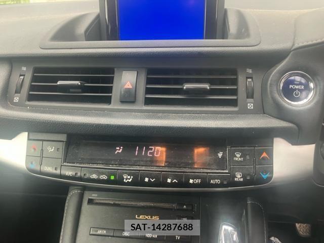 Lexus CT 2011-10 8743358-24