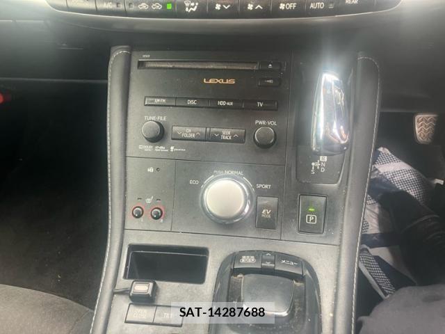 Lexus CT 2011-10 8743358-25
