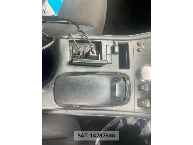 Lexus CT 2011-10 8743358-26